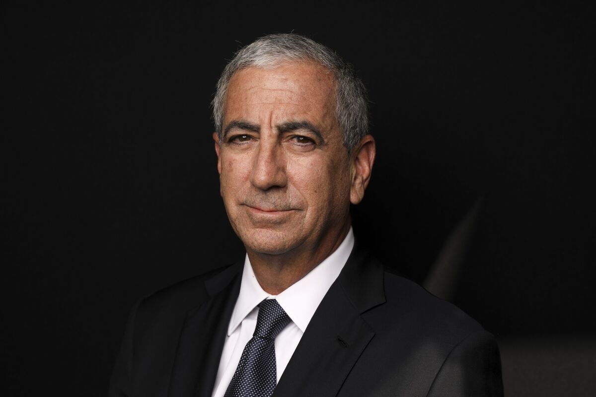 Ken Moelis Plans to Step Down as CEO of His Investment Bank