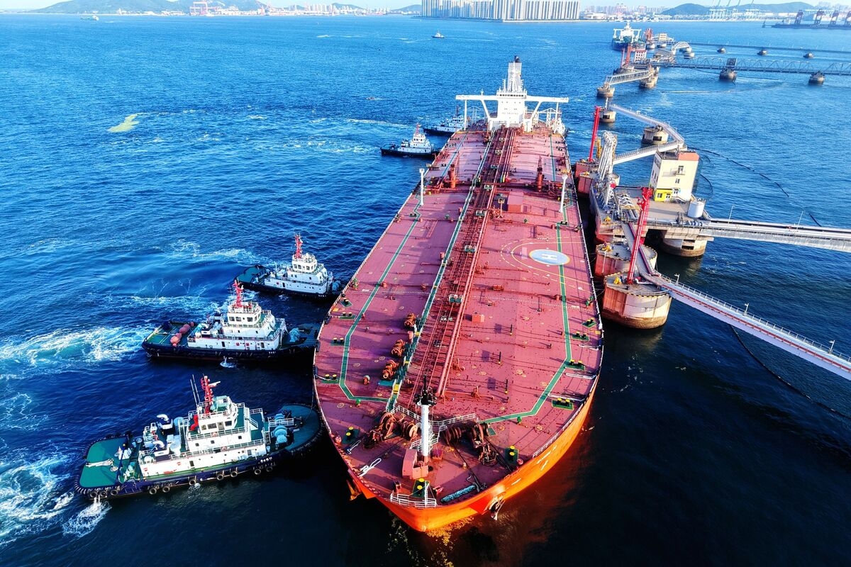Trump Floats Possible Tariffs on China for Buying Russian Oil
