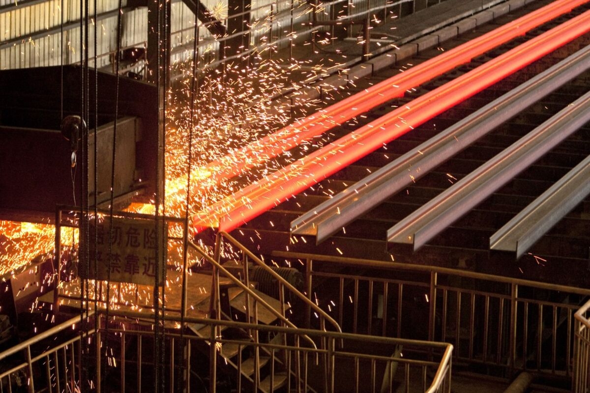 Iron Ore Drops as Tangshan Steel Output Cuts Less-Than-Expected