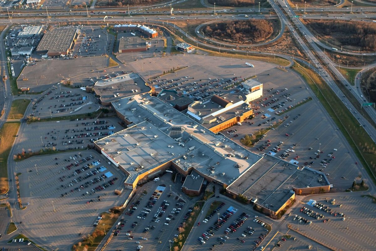 A $1.7 Billion Bet on Old Malls Is Pushing This Firm Past Rivals
