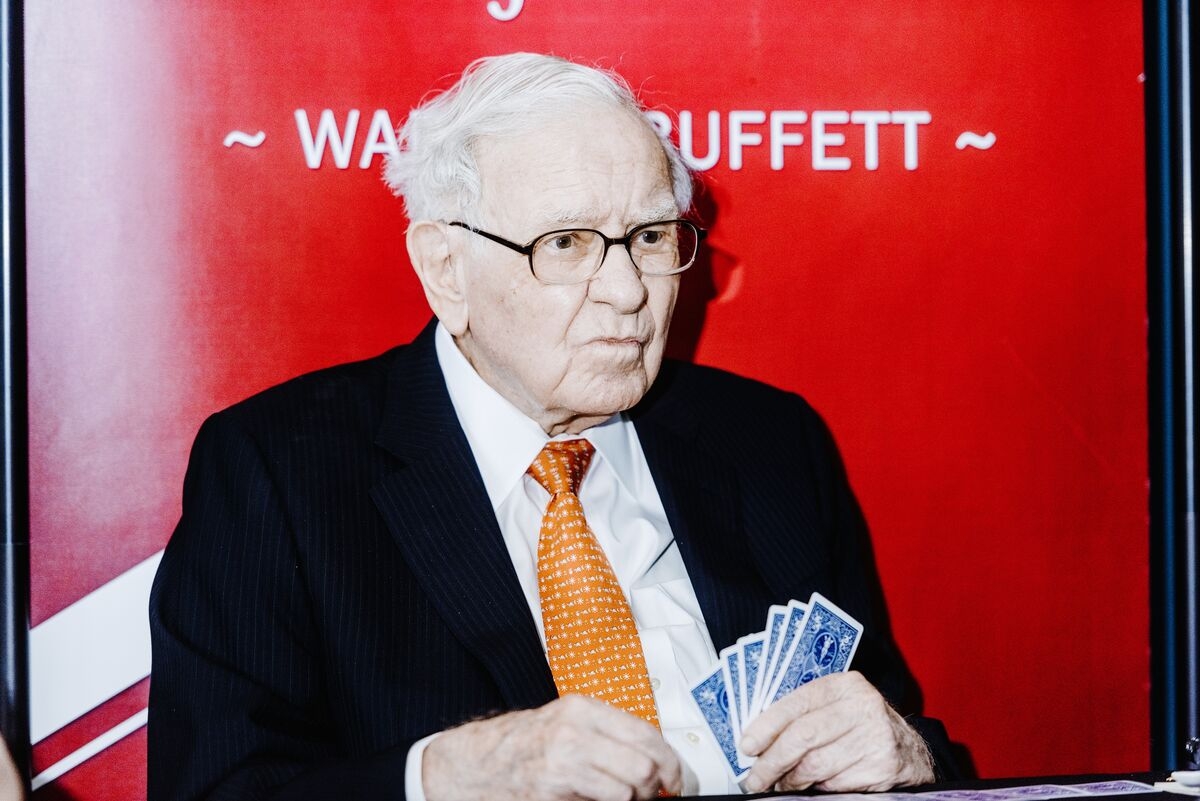 Japan's Trading Houses Surge as Buffett Looks to Boost Stakes