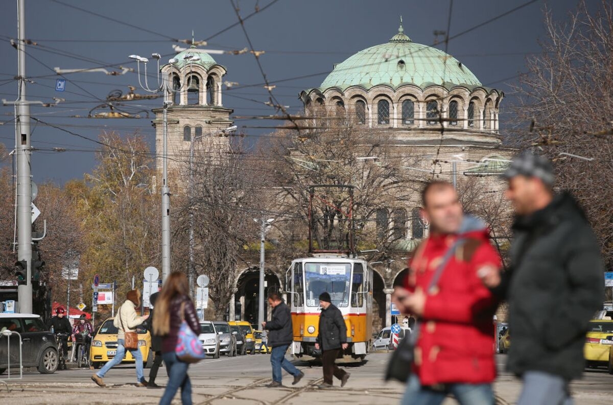 Bulgaria On Track to Win EU Approval to Join the Euro Next Year