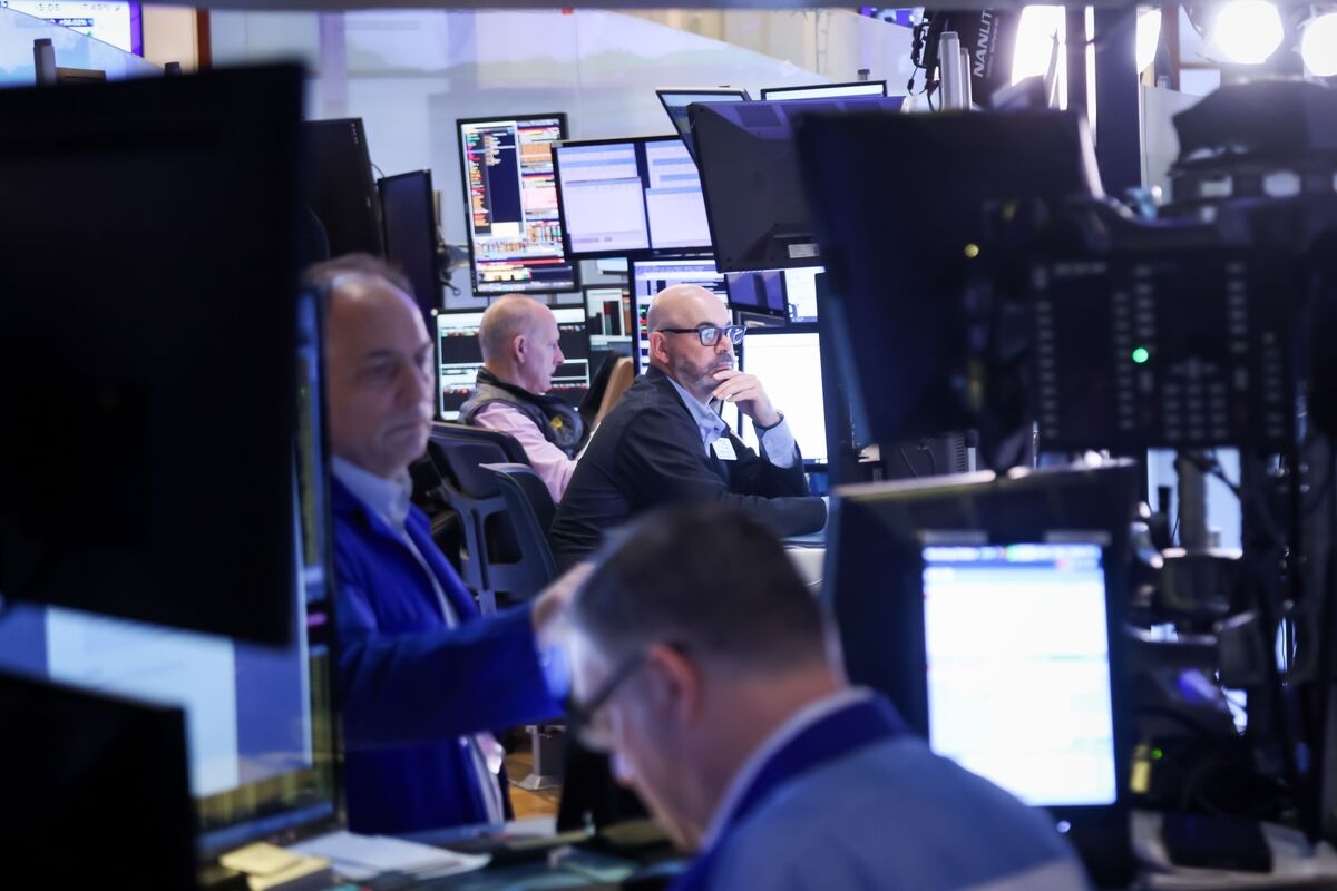 Wall Street Says Buy Tech as Geopolitical Risks Often Contained