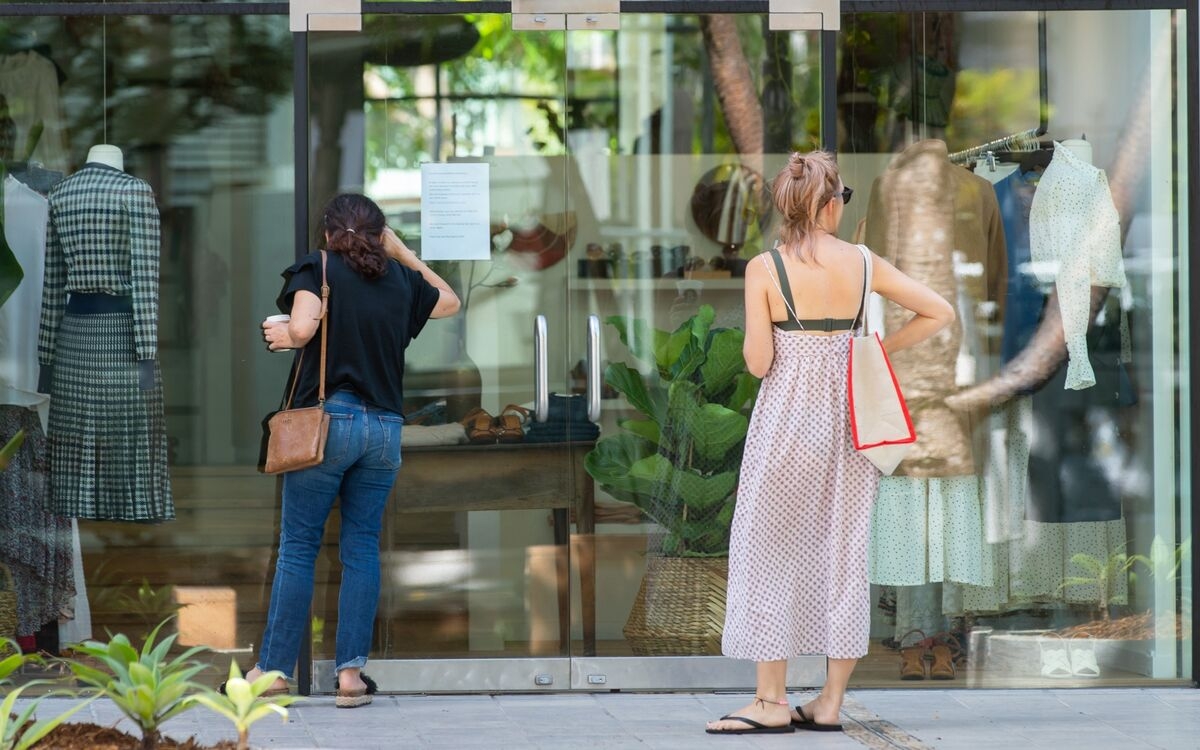 Australian Retail Sales Unexpectedly Fall, More RBA Cuts Seen