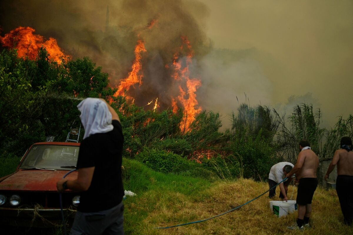 Fires Force Evacuations From Greek Beaches While Heat Hits Crops