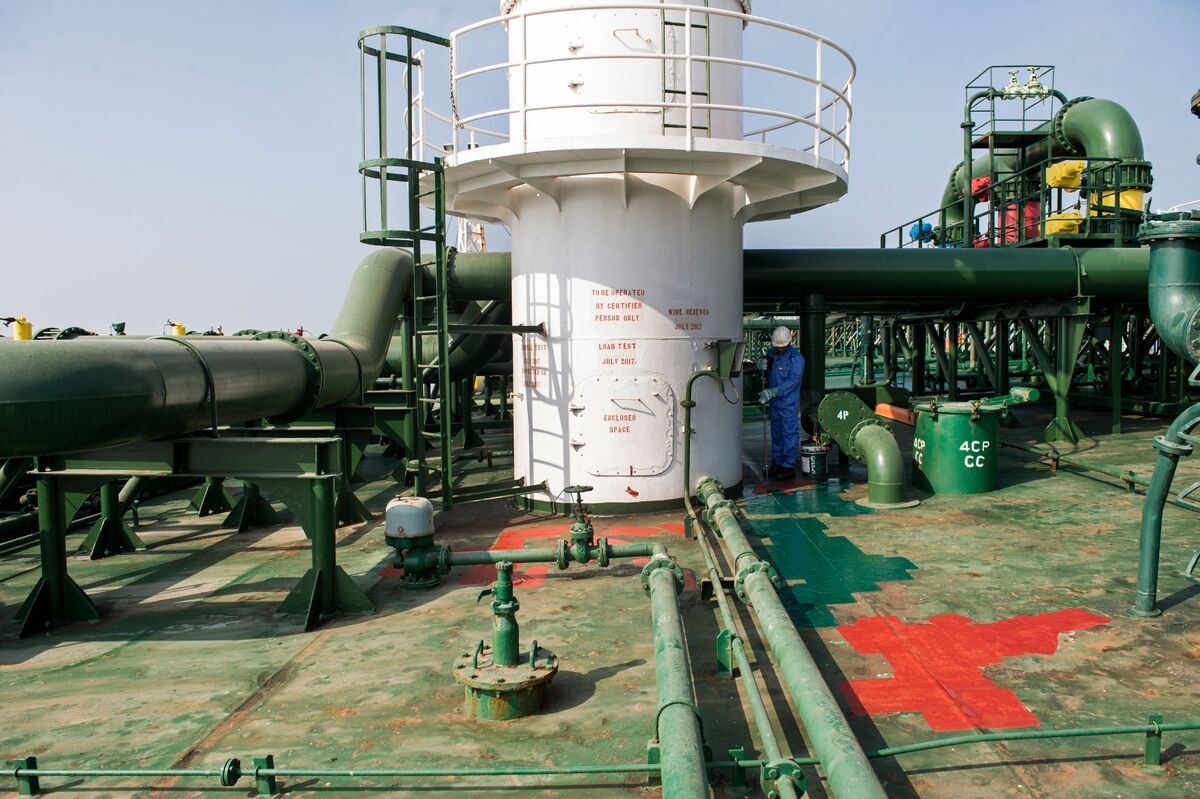 US-Sanctioned Tankers Seen in Russia-to-India Crude Oil Trade