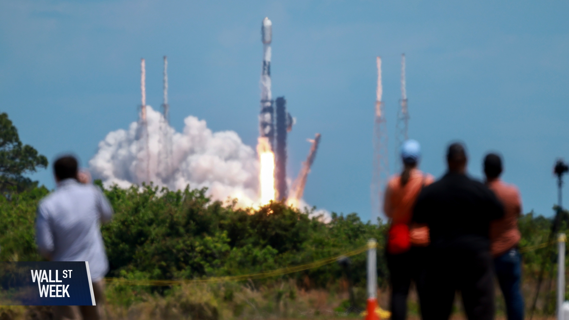 Starlink Dominates as Low Earth Orbit Satellite Race Intensifies