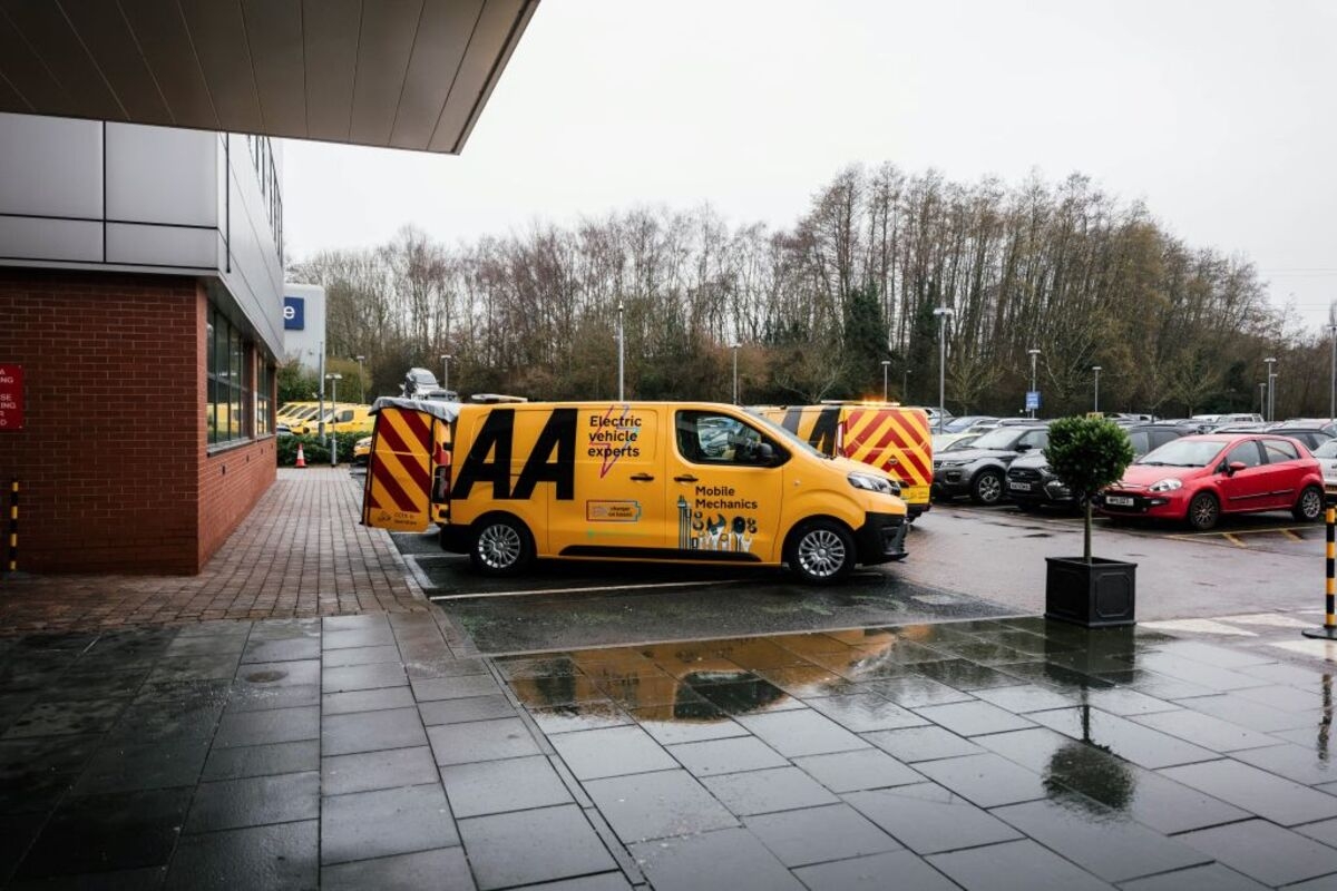 AA Owners Lining Up Banks to Lead Sale or Listing, Sky Reports