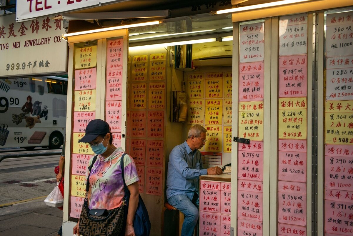 Hong Kong Property May Bottom as Borrowing Costs Drop, Jefferies Says