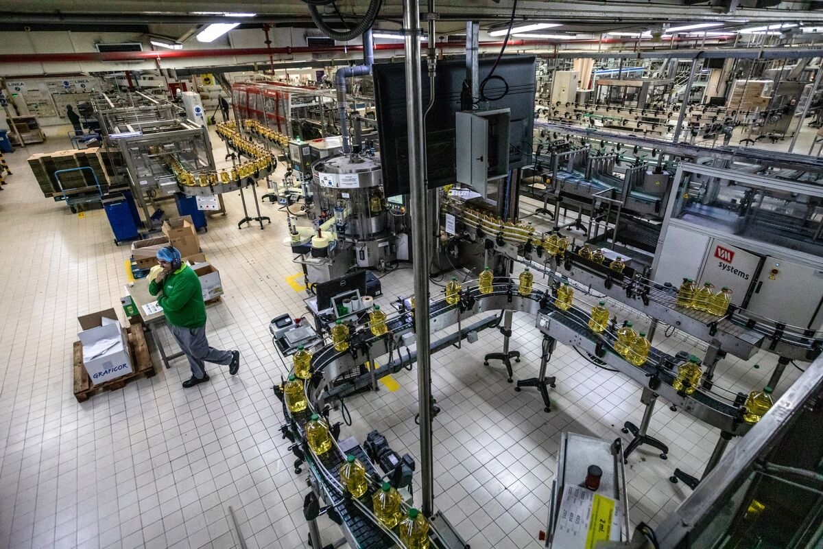 Spain to See Slowest Quarterly Growth in Two Years, Central Bank Forecasts