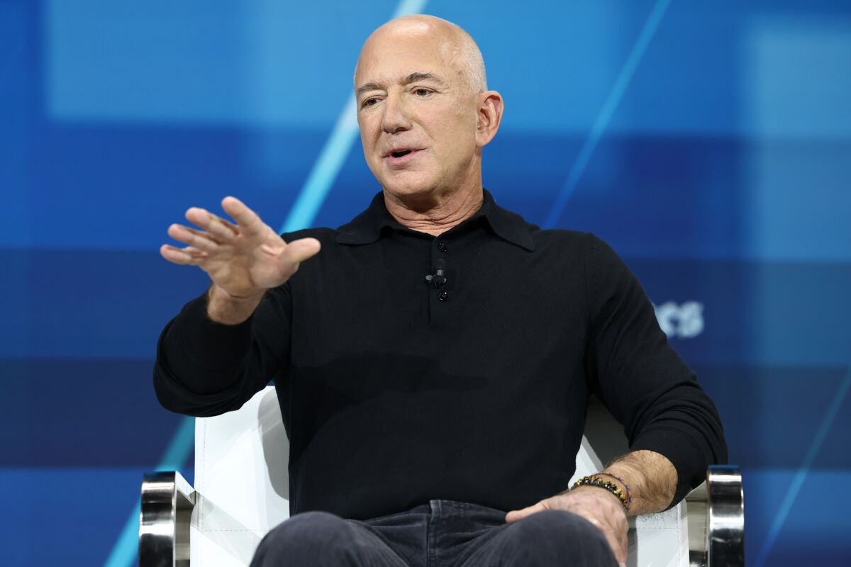 Bezos Earth Fund Cuts Ties With Climate Standards Group, FT Says