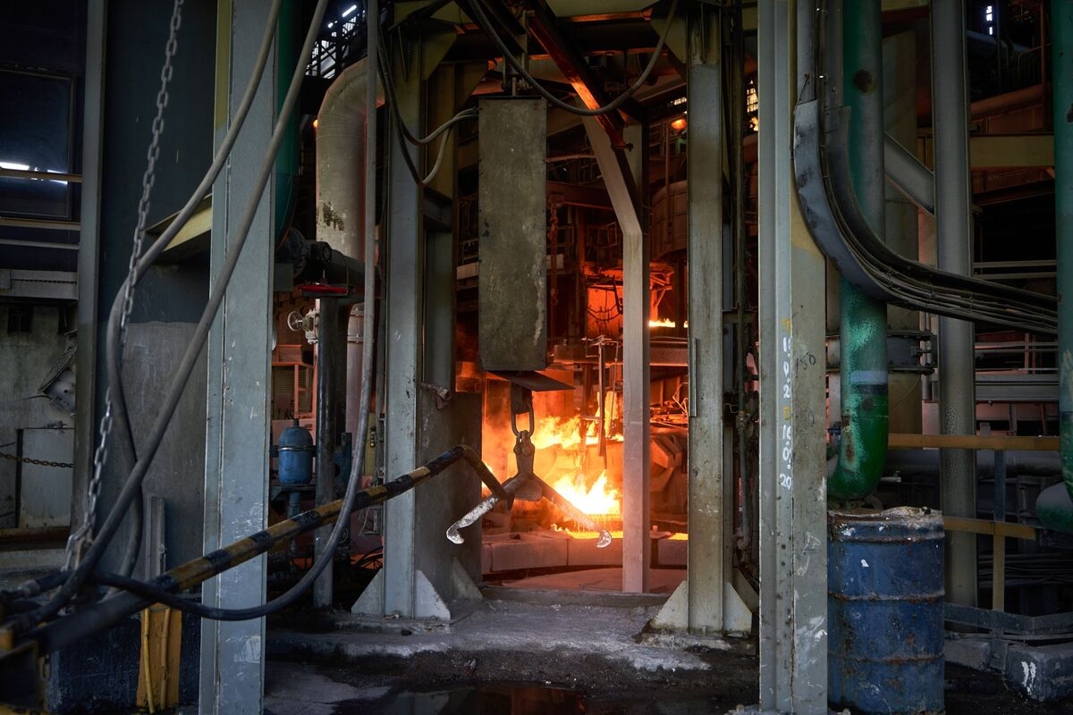 A Cautionary Tale of Commodity Booms and Busts