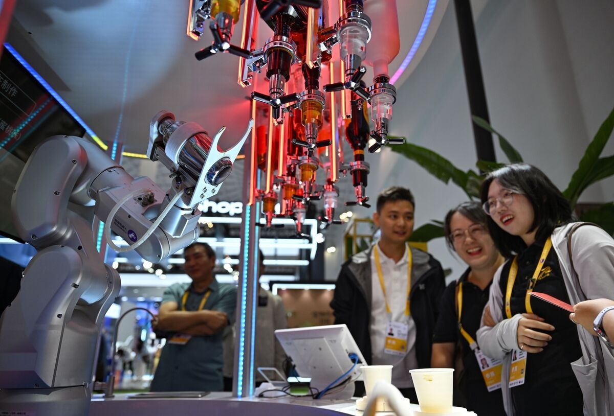 Consumer AI Gadgets Will Come With a Whimper, Not a Bang