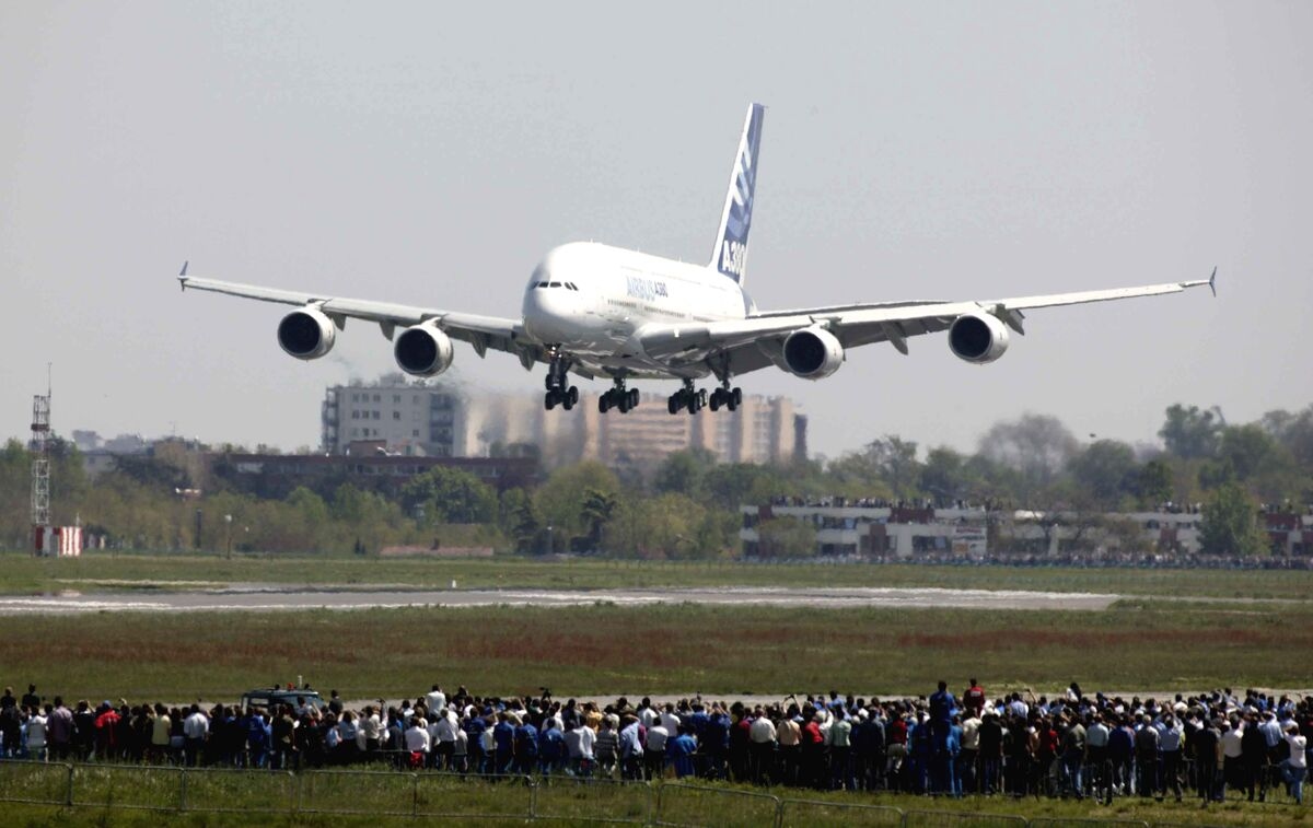 The World's Biggest Passenger Planes Keep Breaking Down