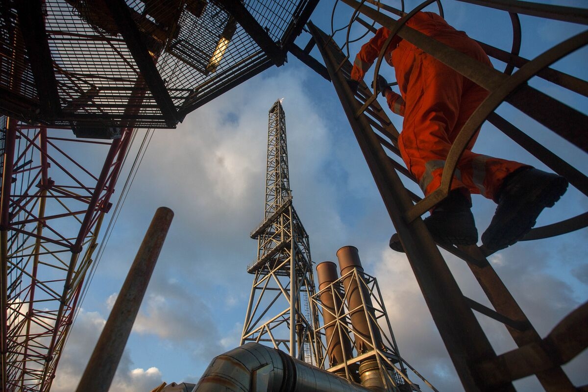 UK Industrial Plan Must Have North Sea Tax Reform, Group Says