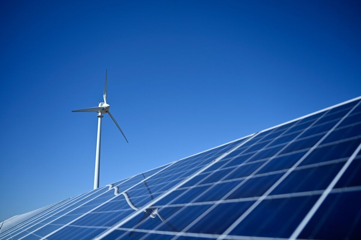 JSW Neo Energy Seeks $675 Million Loan for O2 Power Deal