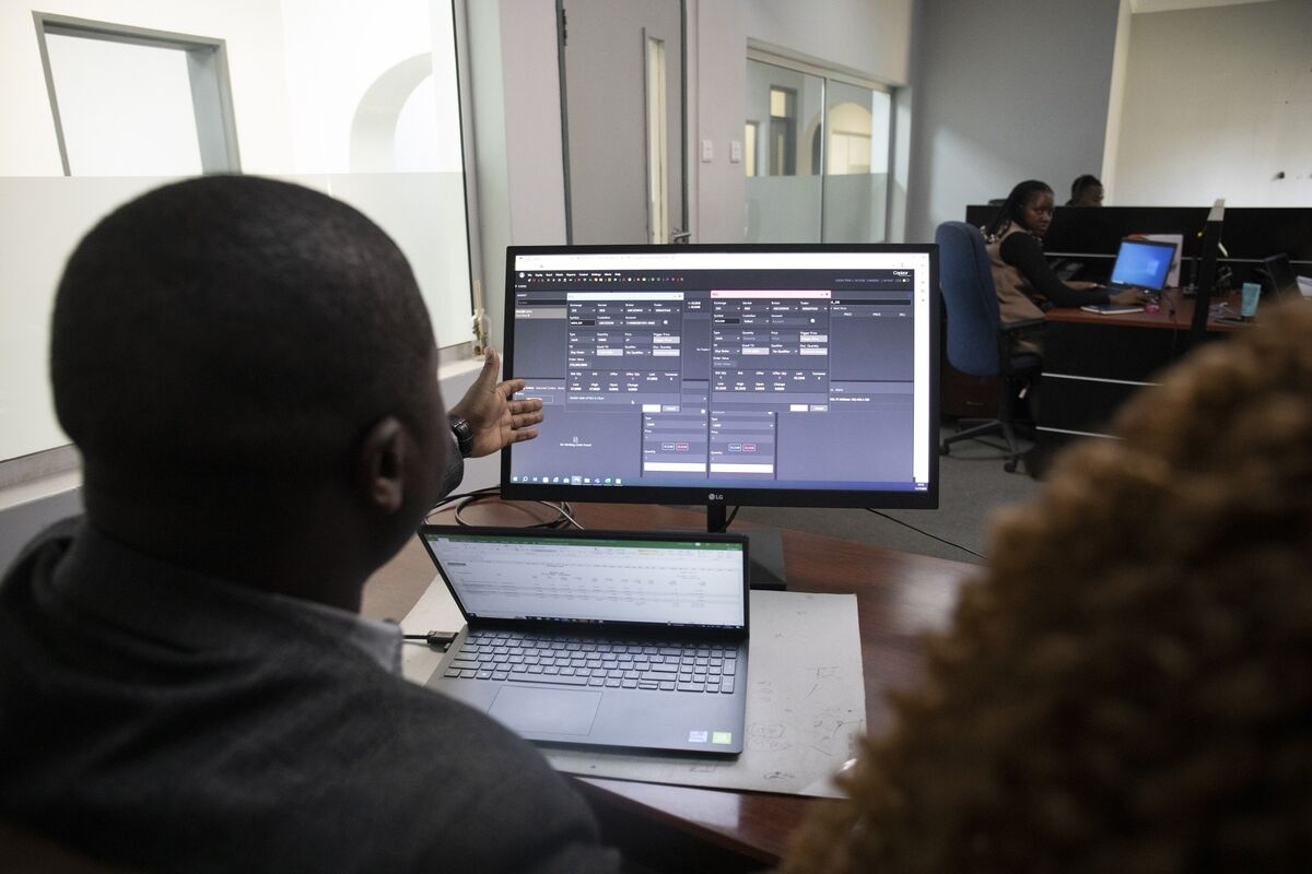 Zimbabwe Stocks Lose Appeal as ZiG Liquidity Squeeze Deepens