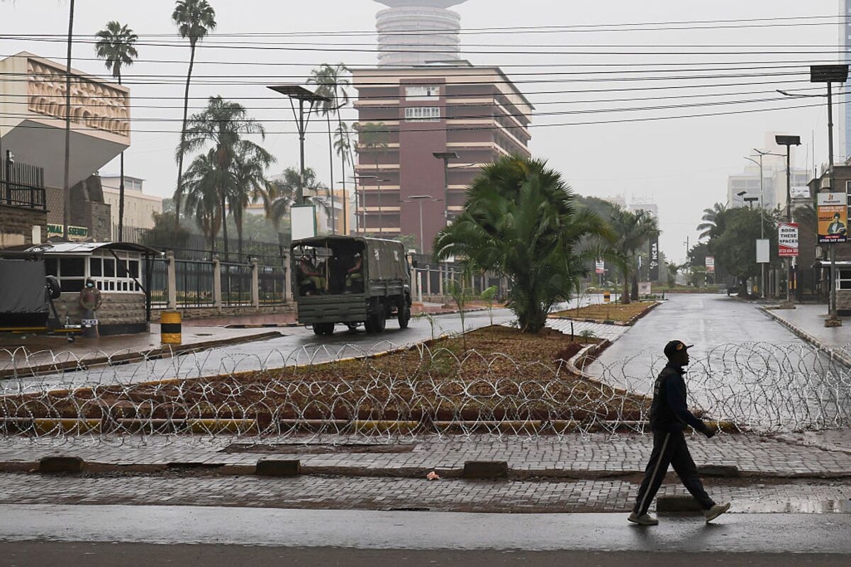 Commerce Halts as Kenya Police Barricade Capital From Protesters