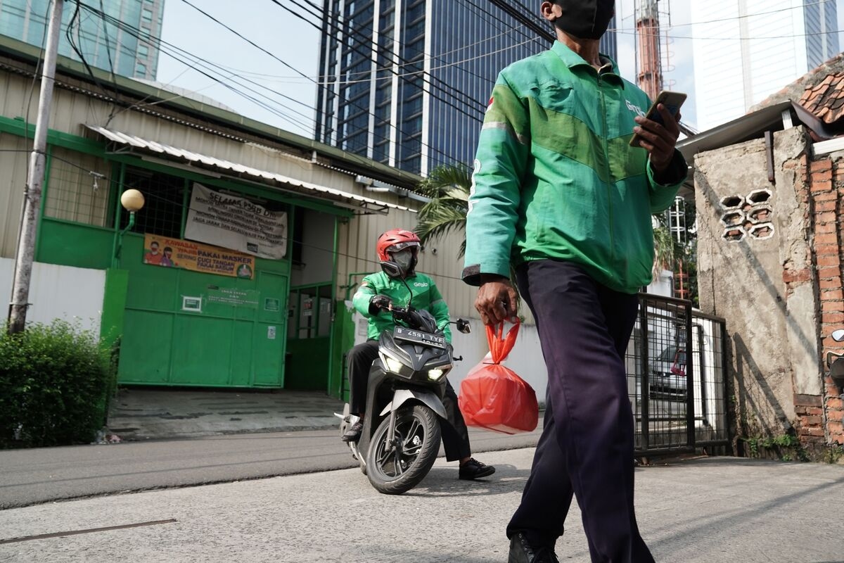 Grab Sales Top Estimates on Sustained Ride, Delivery Demand