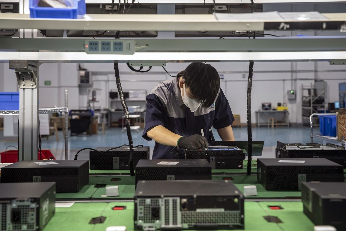 China Private Wage Data Goes Dark With Jobs at Risk From Tariffs