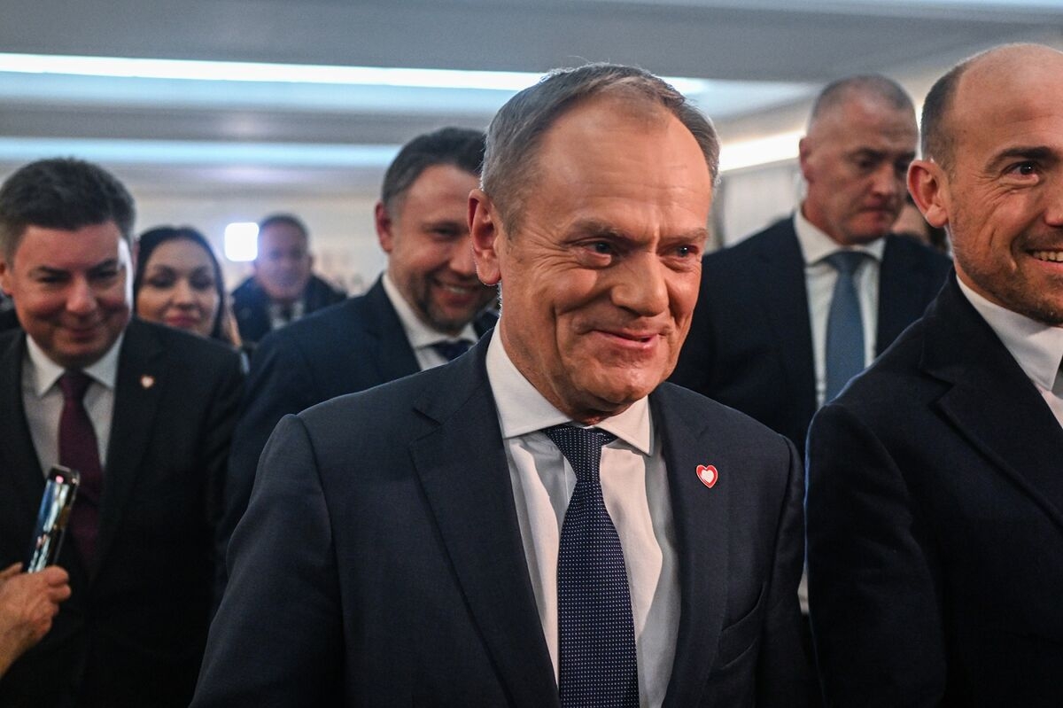 Polish Premier Tusk Wins Confidence Vote After Election Debacle