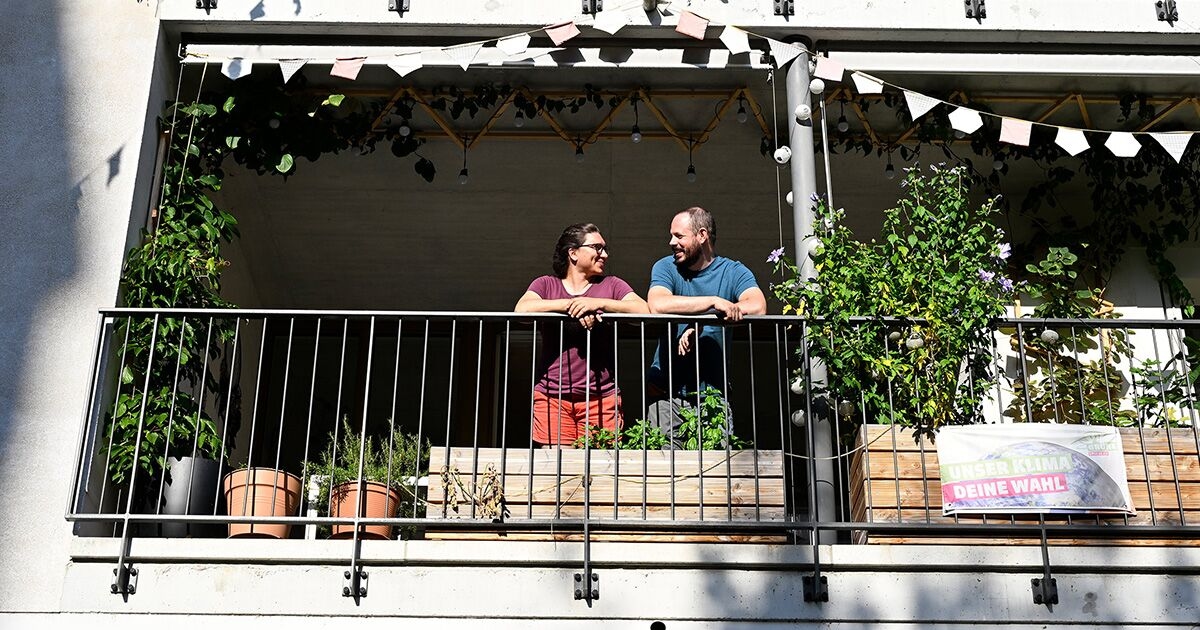 Living With 12 Strangers to Ease a Housing Crunch