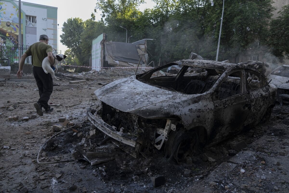 Ukraine Says It Killed Russian Agents Who Assassinated Officer