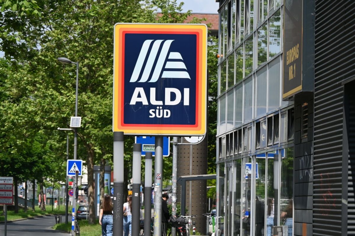 Aldi Owners Holding Talks About Possible Merger, WiWo Reports