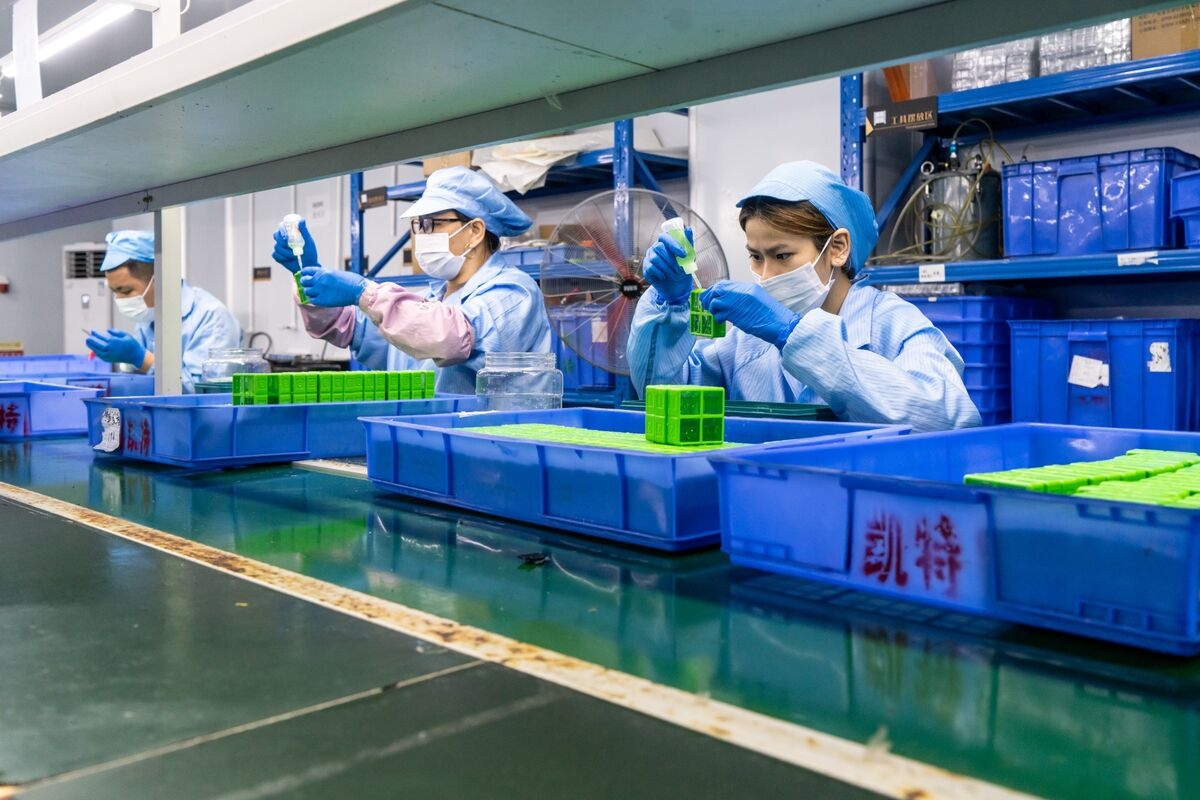 China Factory Activity Worsens as Exports Show Signs of Slowing