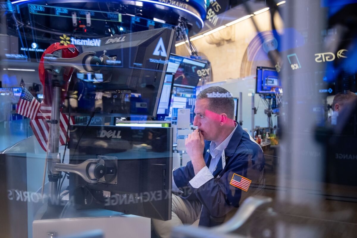 Goldman Says Hedge Funds Cut Magnificent Seven, Bought China Stocks
