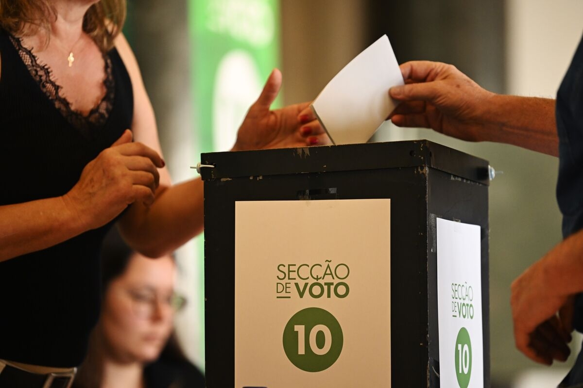 Portugal's Center Right Wins Vote But Falls Short of Majority