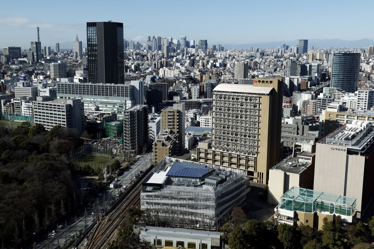 Rising Yields Fray Nerves Going Into Japan's 30-Year Bond Sale