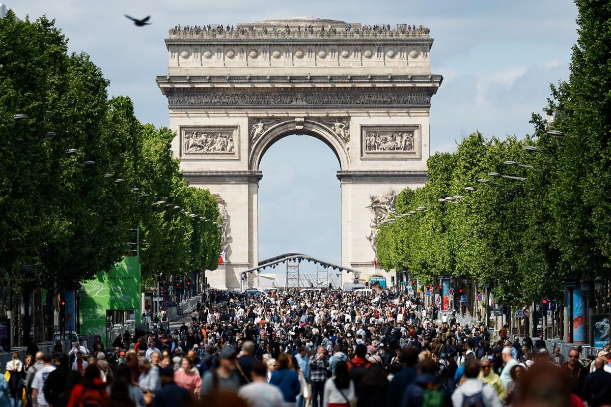 Chinese Tourists Ramp Up European Summer Trips, as Americans Cut Back