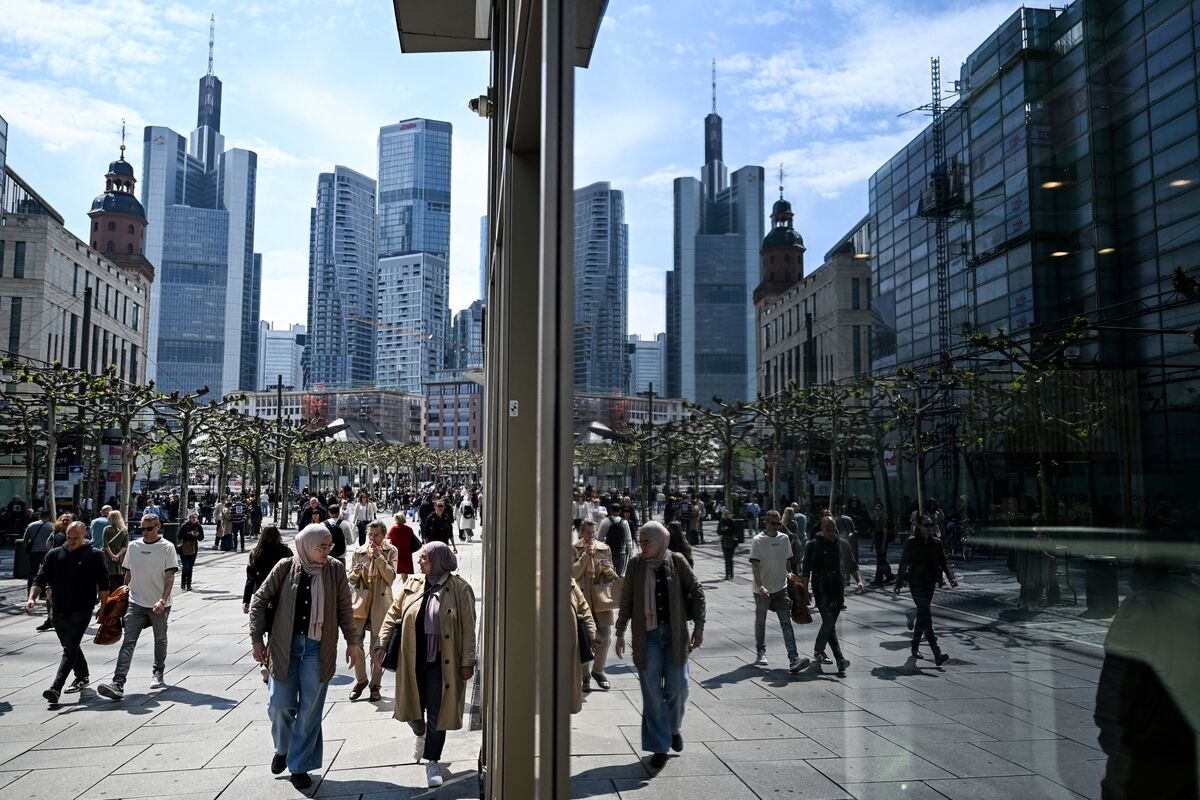 German Investor Confidence Jumps as Fiscal Boost Outweighs Trade