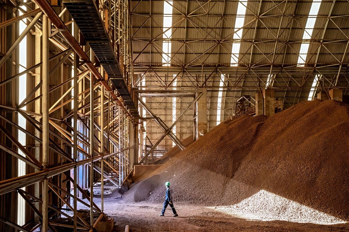 Iron Ore Extends Drop as Demand Concerns Rise, Citi Cuts Targets