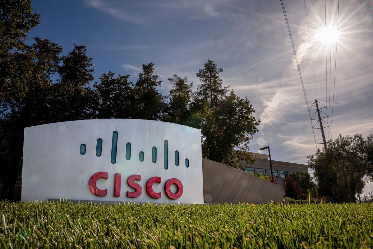 Cisco Gives Solid Forecast, Lifted by Corporate Spending