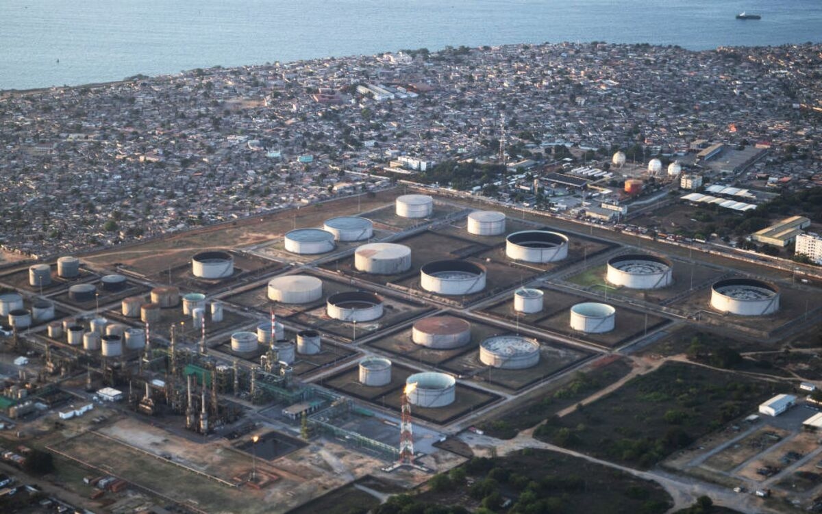 Angola Oil Below Million-Barrel Level for First Time Post-OPEC