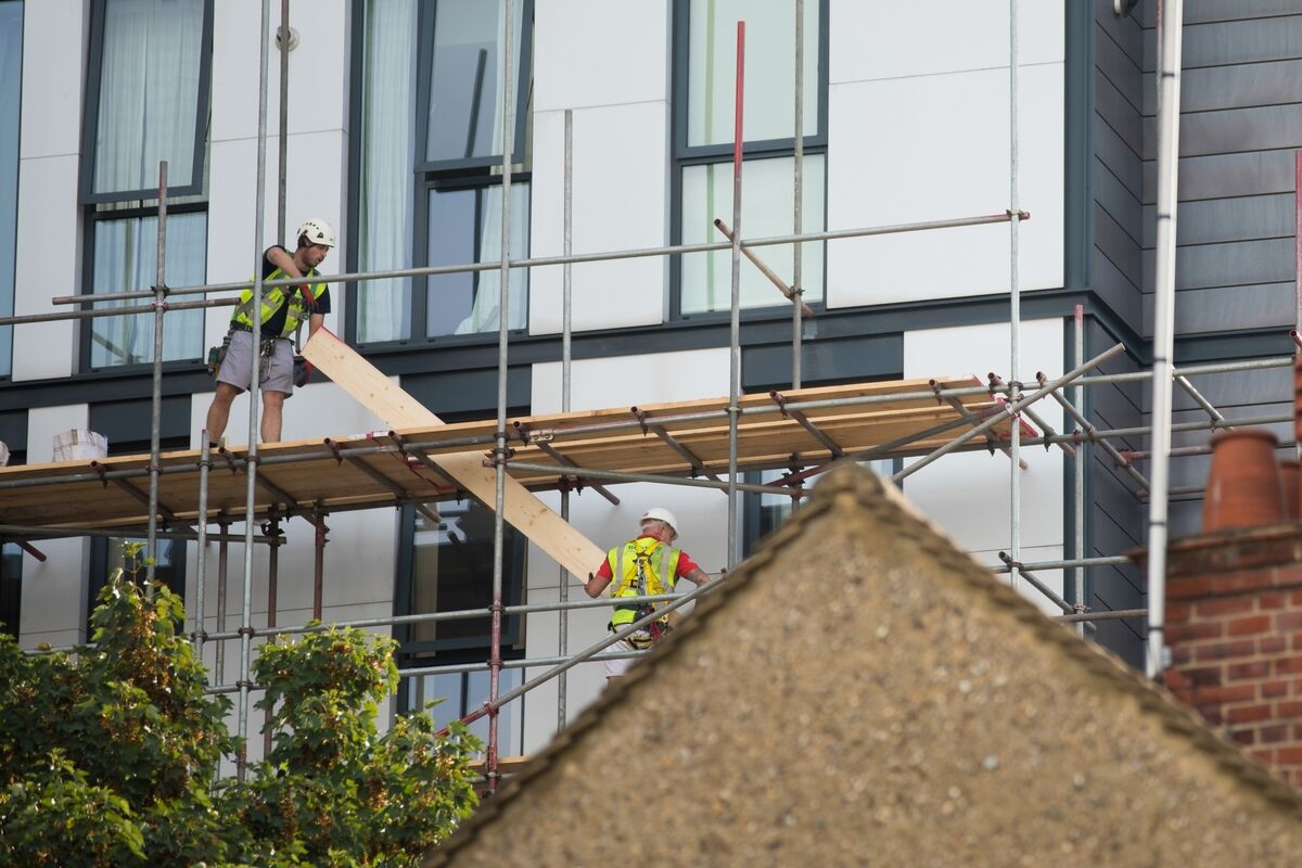London Homebuilders Putting Off Projects for Longer Amid Slump