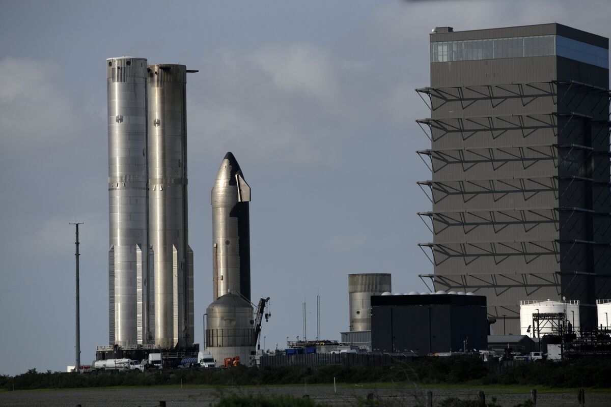 Trump Threat to Pull Musk Contracts Imperils US Space Ambitions