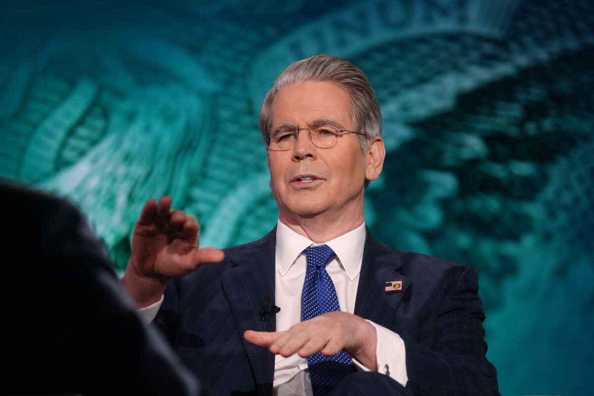 Bessent Sees Easing Capital Rule on US Treasuries This Summer