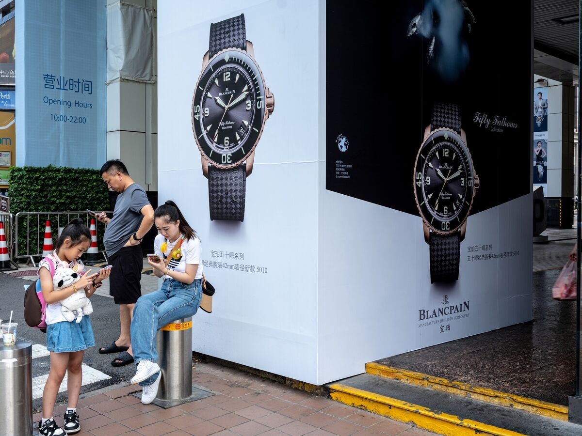 Swatch Profit Plunges Almost 75%, Hit by Weakness in China