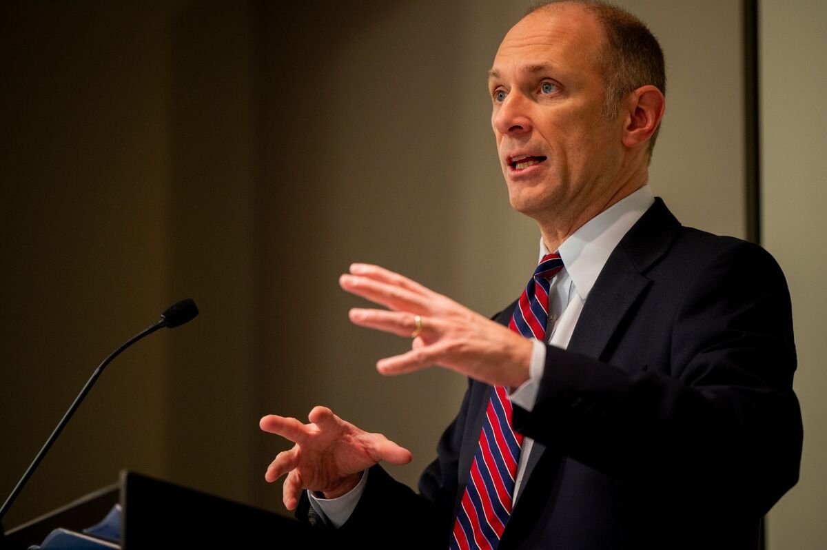 Fed's Goolsbee Says Rates Can Fall If Trade Policy Is Resolved