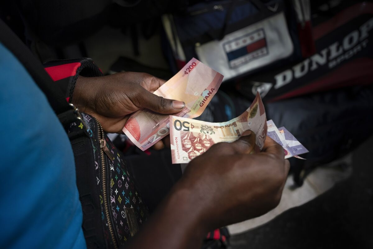 World's Best Currency Subdues Ghana Inflation to Eight-Month Low