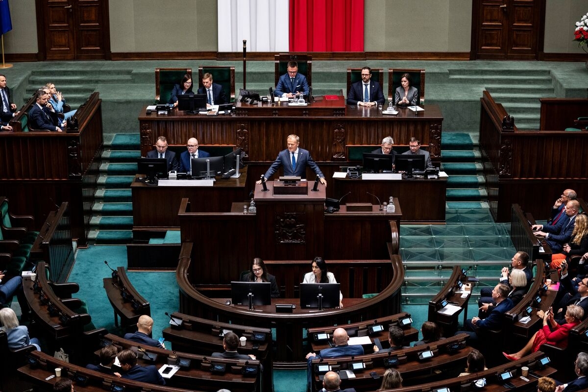 Poland's Tusk Flags Government Reshuffle Before Confidence Vote