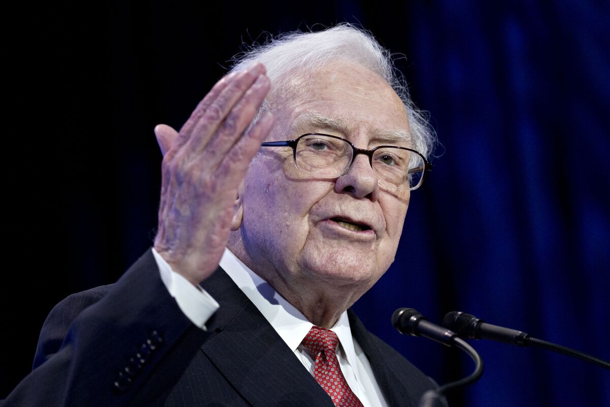 Buffett to Skip Stage at 2026 Annual Meeting, Omaha Paper Says