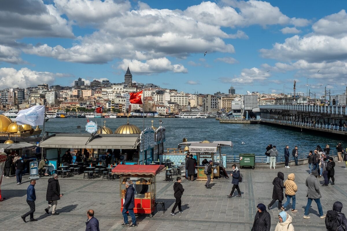 Turkey Boosts Reserve Rules on Some Deposits to Support Lira