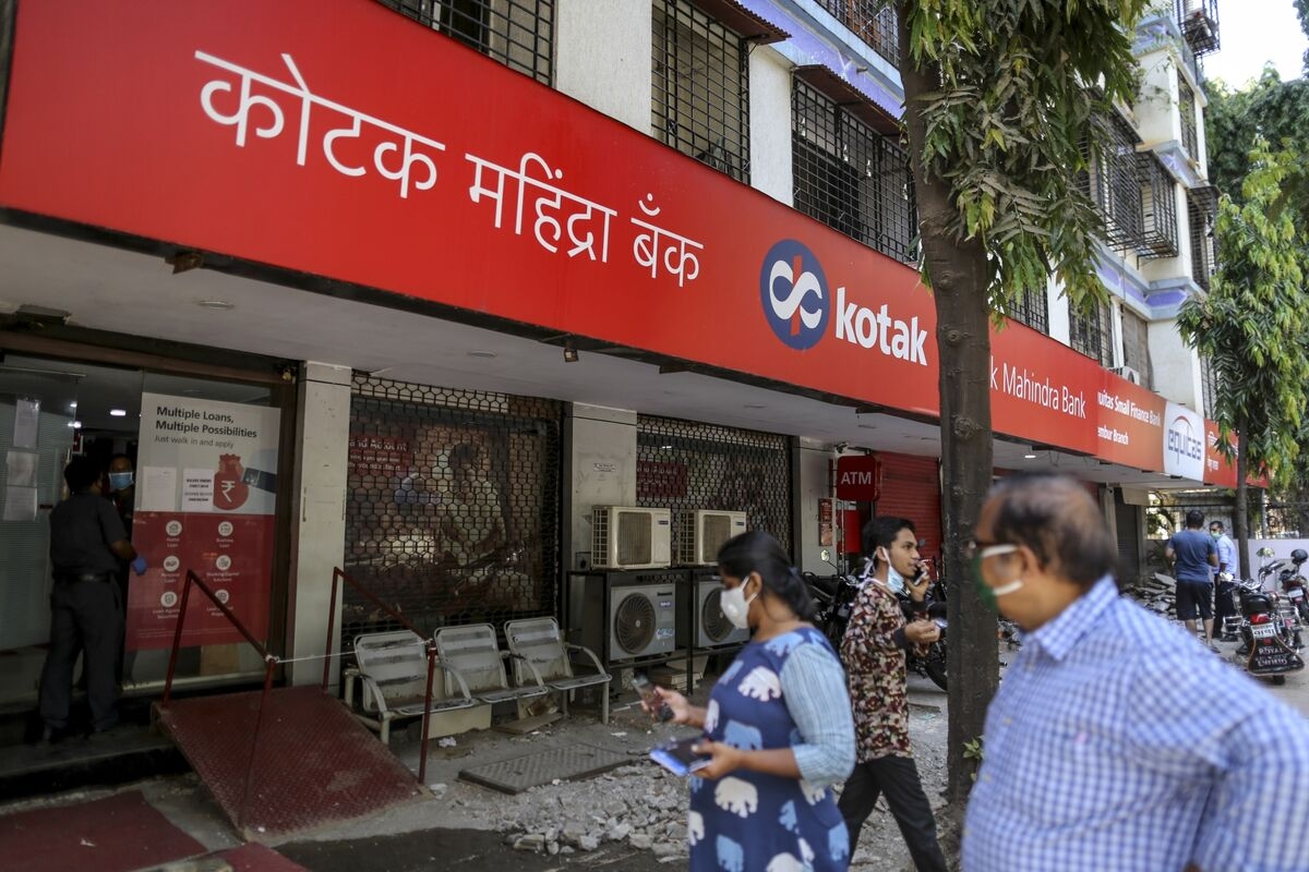 Billionaire Uday Kotak's Private Bank Adds Thousands of Clients