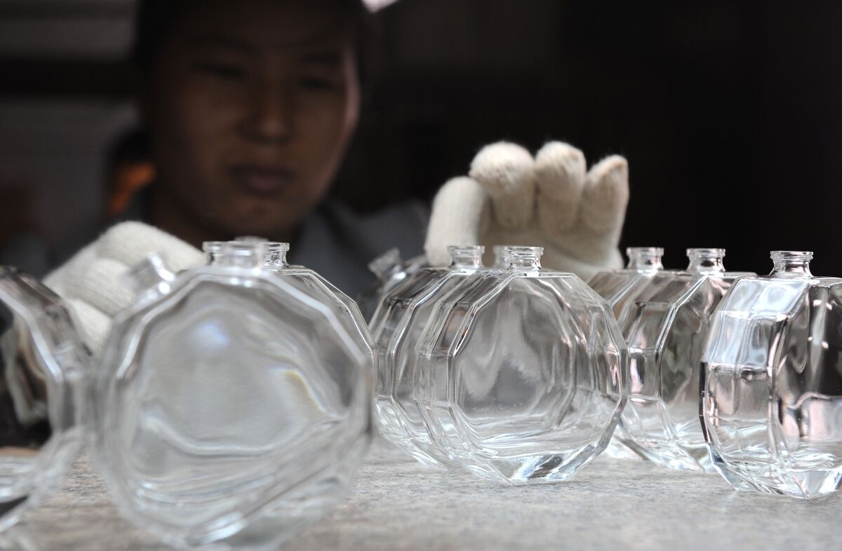 A Glass Plant Shows How US Can Revive Manufacturing