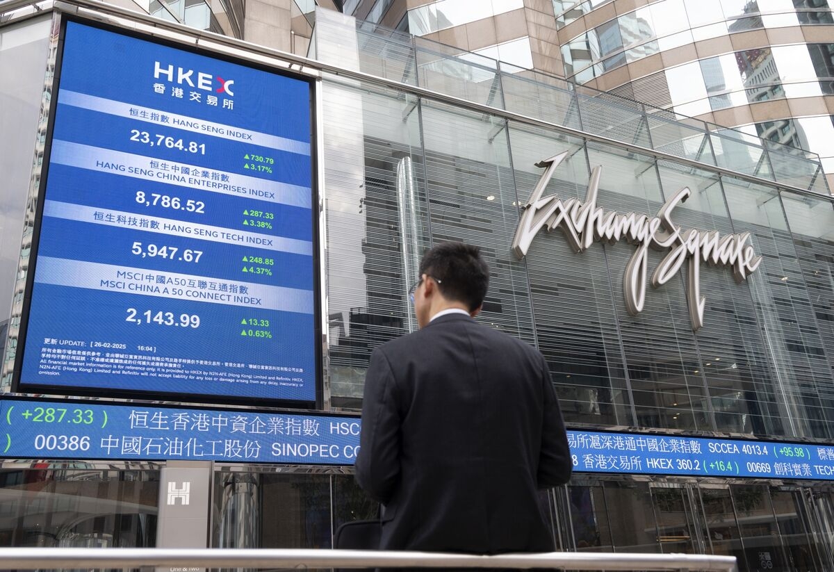 Chinese Listing Spree Sparks Revival Hopes in Hong Kong Stocks