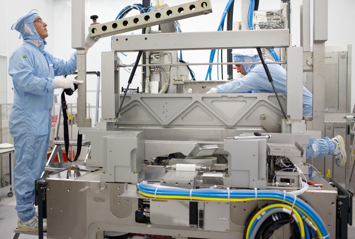 China-US Trade Fight Clouds Vibrant Market for Used Chip Gear